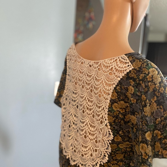 Top/Blouse - Picture 2 of 4